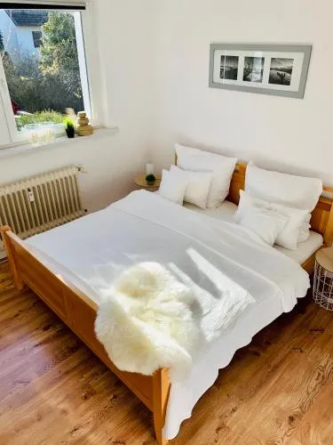 An der Uniklinik, Apartment mit eigener Küche und renoviertem Badezimmer, Zentrale Lage in Homburg, Deutschland