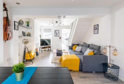 The Hollywood - Beautiful 3 Bedroom House, Cardiff, South Wales