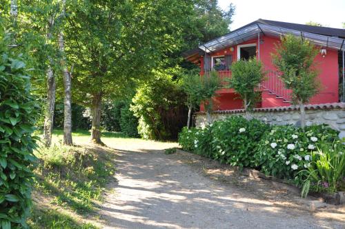 la casa rossa nel bosco - Zona Industriale Via Per Bizzarone