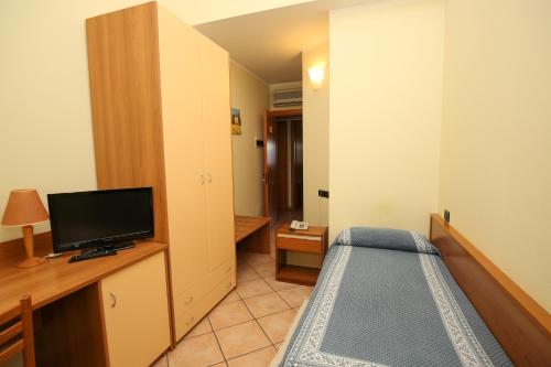 1 twin bed