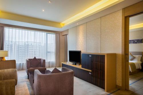 243025207 Crowne Plaza Guangzhou Huadu by IHG - Free Shuttle bus between hotel to Exhibition Center During Canton Fair