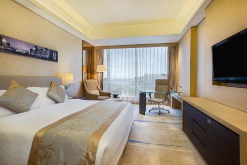 243025208 Crowne Plaza Guangzhou Huadu by IHG - Free Shuttle bus between hotel to Exhibition Center During Canton Fair