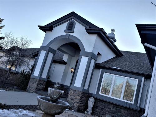 Peak Valley Manor, a Modern Farmhouse - Calhan, CO