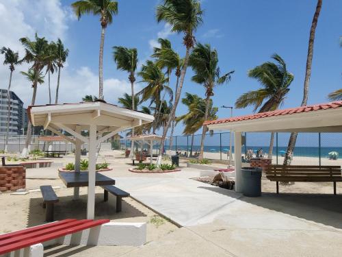 Beachfront 2 bedroom in heart of Isla Verde Beach Marbella del Caribe - image 7