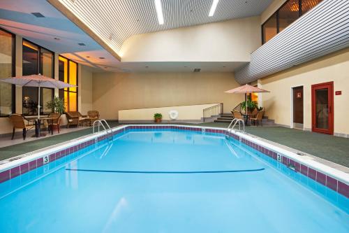 泳池, Crowne Plaza Hotel Hickory By IHG in 希科里