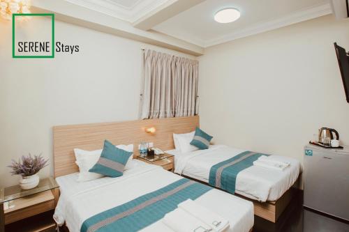 Standard Twin Room with Shared Bathroom image 2