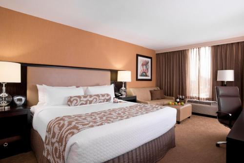 Crowne Plaza Greenville an IHG Hotel - image 8