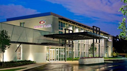 Crowne Plaza Hotel Glen Ellyn/Lombard, an IHG Hotel - Glen Ellyn