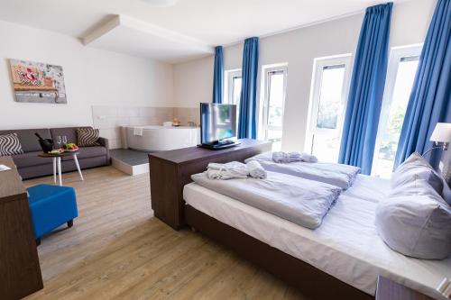 1 queen bed