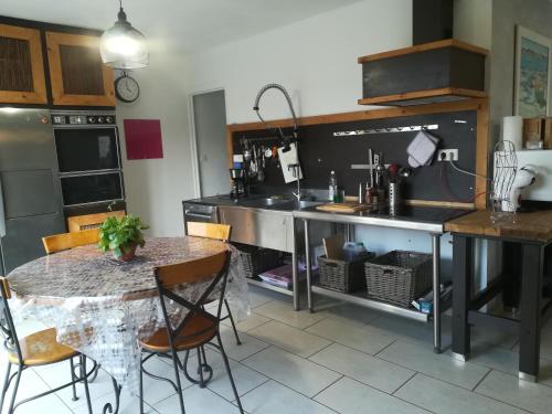 keuken, gîte coeur de champagne (gite coeur de champagne) in Romery