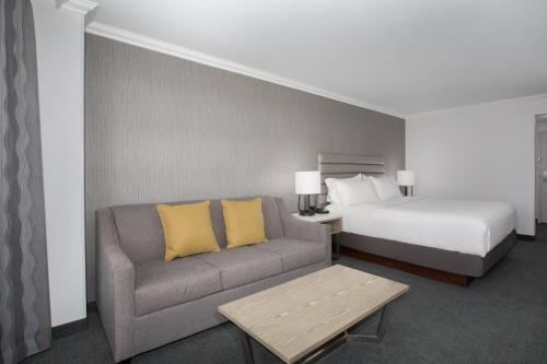 Crowne Plaza Costa Mesa Orange County an IHG Hotel - image 3