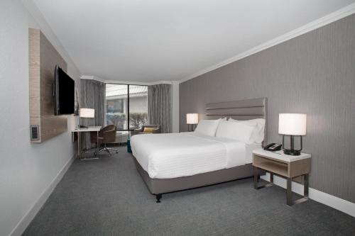 Crowne Plaza Costa Mesa Orange County an IHG Hotel - image 7