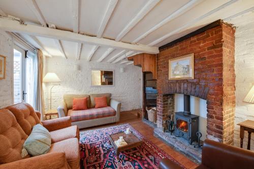 Large Rustic Cottage For Groups & Families, London Road