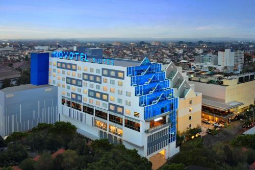 숙소 외관, 노보텔 스위트 욕야카르타 말리오보로 (Novotel Suites Yogyakarta Malioboro) in 족자카르타 / 욕야카르타