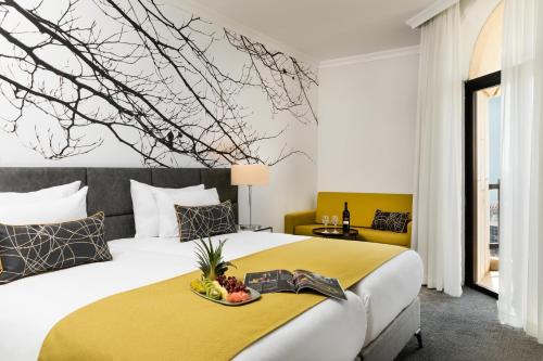 room detail thumbnail 1
