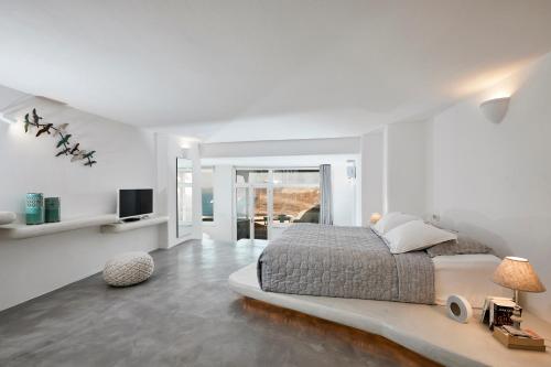 Suites of the Gods Cave Spa Hotel