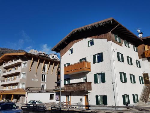 Apartment with Mountain View