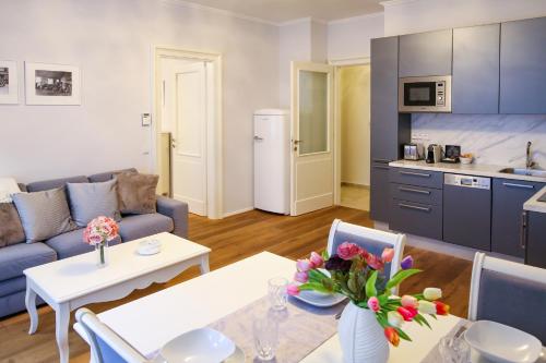 White & Gray Apartments, Praha (fotografie 4)