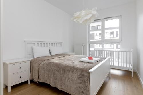 Rozłogi Sunny Apartment by BookingHost, Warsaw