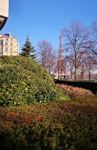 Grand Studio près de Tour Eiffel sur quai de Seine