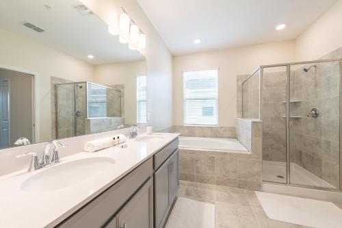 Super nice condo with amazing golf view - image 2