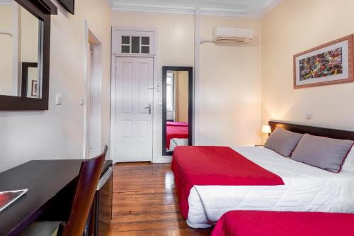 Double Room with Extra Bed image 2