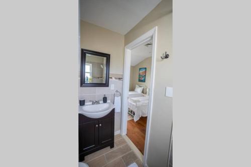 NEW 4BR in AC Quiet Island Central Location detail