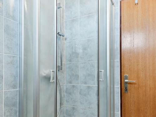 Snug Apartment in Vir with Sea Beach Nearby - image 5