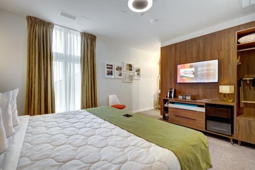 room detail thumbnail 1