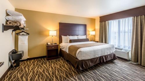 Cobblestone Hotel & Suites - Chippewa Falls