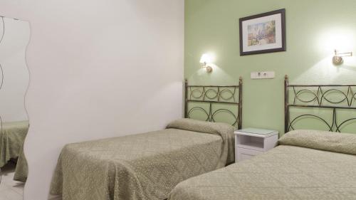 Hostal Los Alpes - image 3