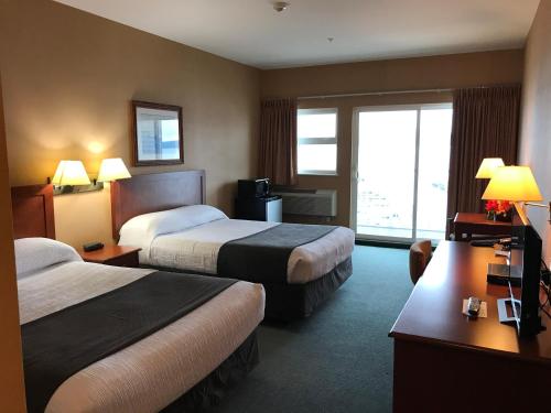 Beach Gardens Resort and Marina in Powell River, Canada