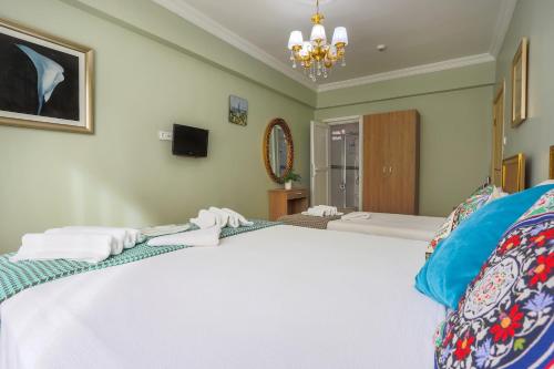 Sofia Corner Hotel Set in a prime location of Istanbul, Sofia Corner Guest House puts everything the city has to offer just outside your doorstep. The property features a wide range of facilities to make your stay a ple