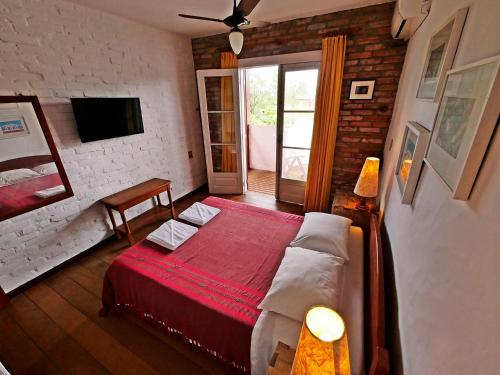 1 double bed, 2 twin beds