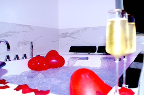 Le Vénus - Appartement SPA Privatif Balnéo Sauna (Le Venus - Appartement SPA Privatif Balneo Sauna) in Dijon