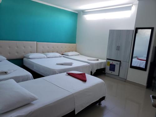 Standard Quadruple Room image 4