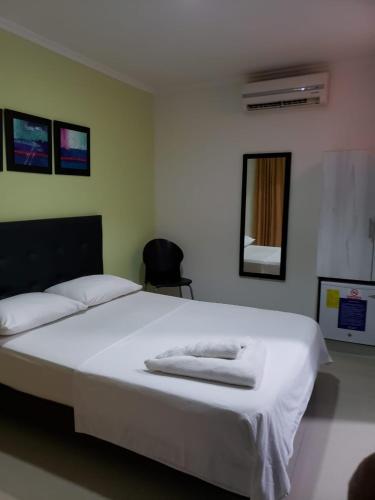 Standard Single Room image 7