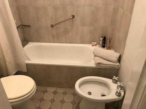 Spacious 2BR Historic Apartment Executive Ready Fast WiFi, Buenos Aires (fotografie 5)