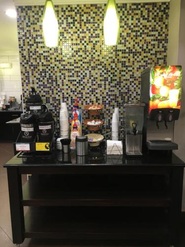 La Quinta Inn & Suites by Wyndham Louisville East