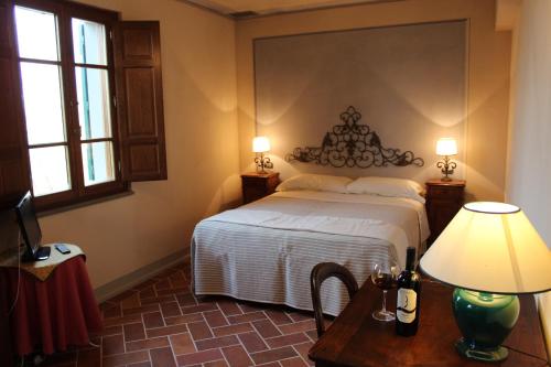 1 king bed, 2 twin beds
