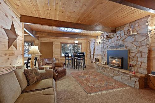 Spruce Fly by KABINO Fire Pit Satellite Big Yard Big Driveway WiFi Grill in Island Park, USA