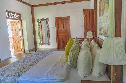 Kiri Palu Room Type - Deluxe King Room