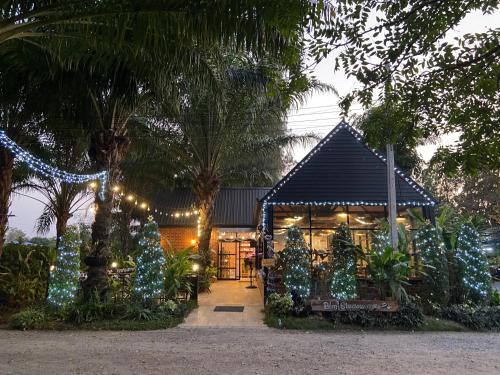 Restaurant, ร่มปาล์มรีสอร์ท สระบุรี Rompalm Saraburi in Nong Saeng