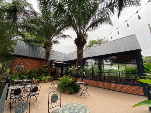 Restaurant, ร่มปาล์มรีสอร์ท สระบุรี Rompalm Saraburi in Nong Saeng