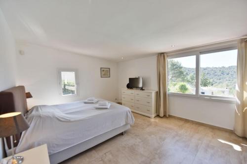 SERRENDY - VALBONNE - Splendid villa with heated swimming pool & sauna!