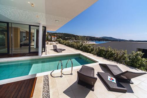 Three-Bedroom Villa with Outdoor Pool