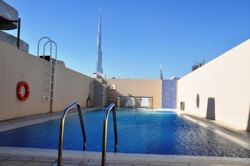 Signature Holiday Homes -Fully Furnished 2BHK in Mayfair Tower - image 2