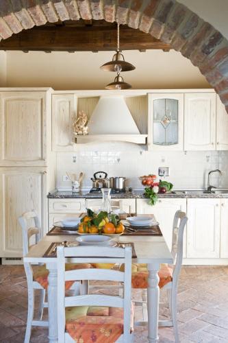 ห้องครัว, เตนูตา ซานติลาริโอ (Tenuta Sant'Ilario) in มอนตาโยเน่