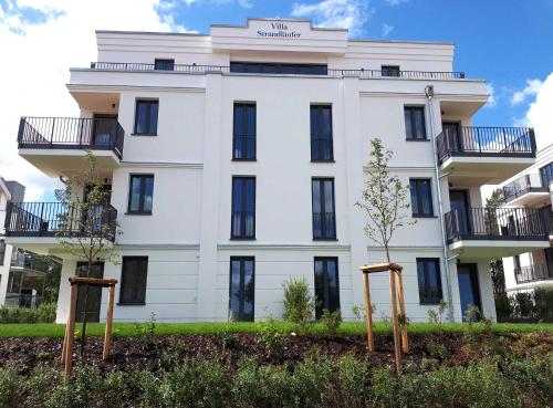 One-Bedroom Apartment with Balcony