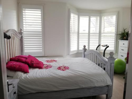 Bright Bedroom/private Ba, , London